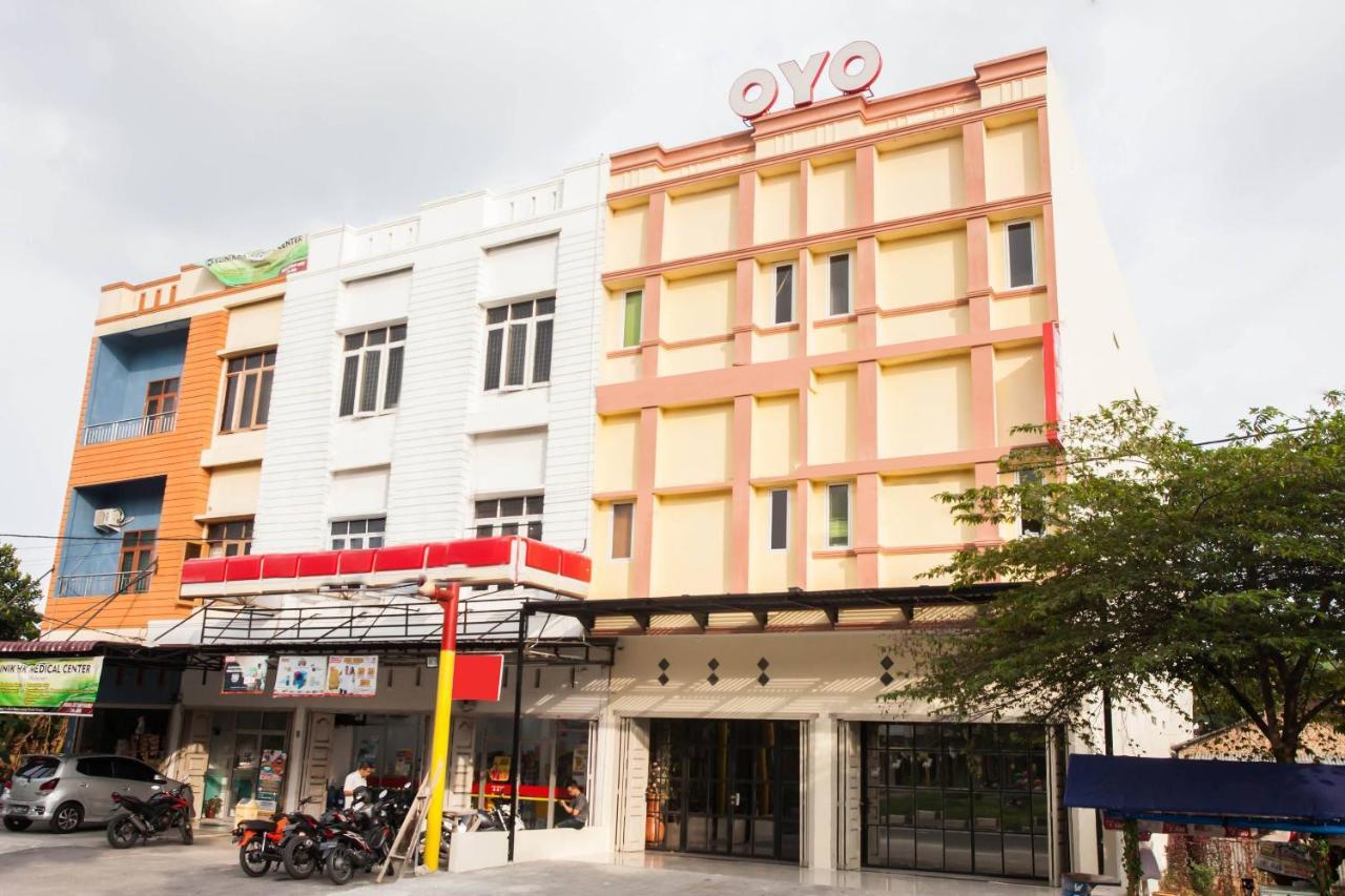 Oyo 2361 Hotel Winston Glugur Exteriör bild