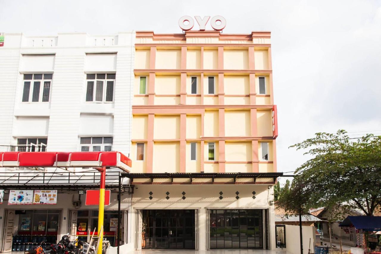 Oyo 2361 Hotel Winston Glugur Exteriör bild