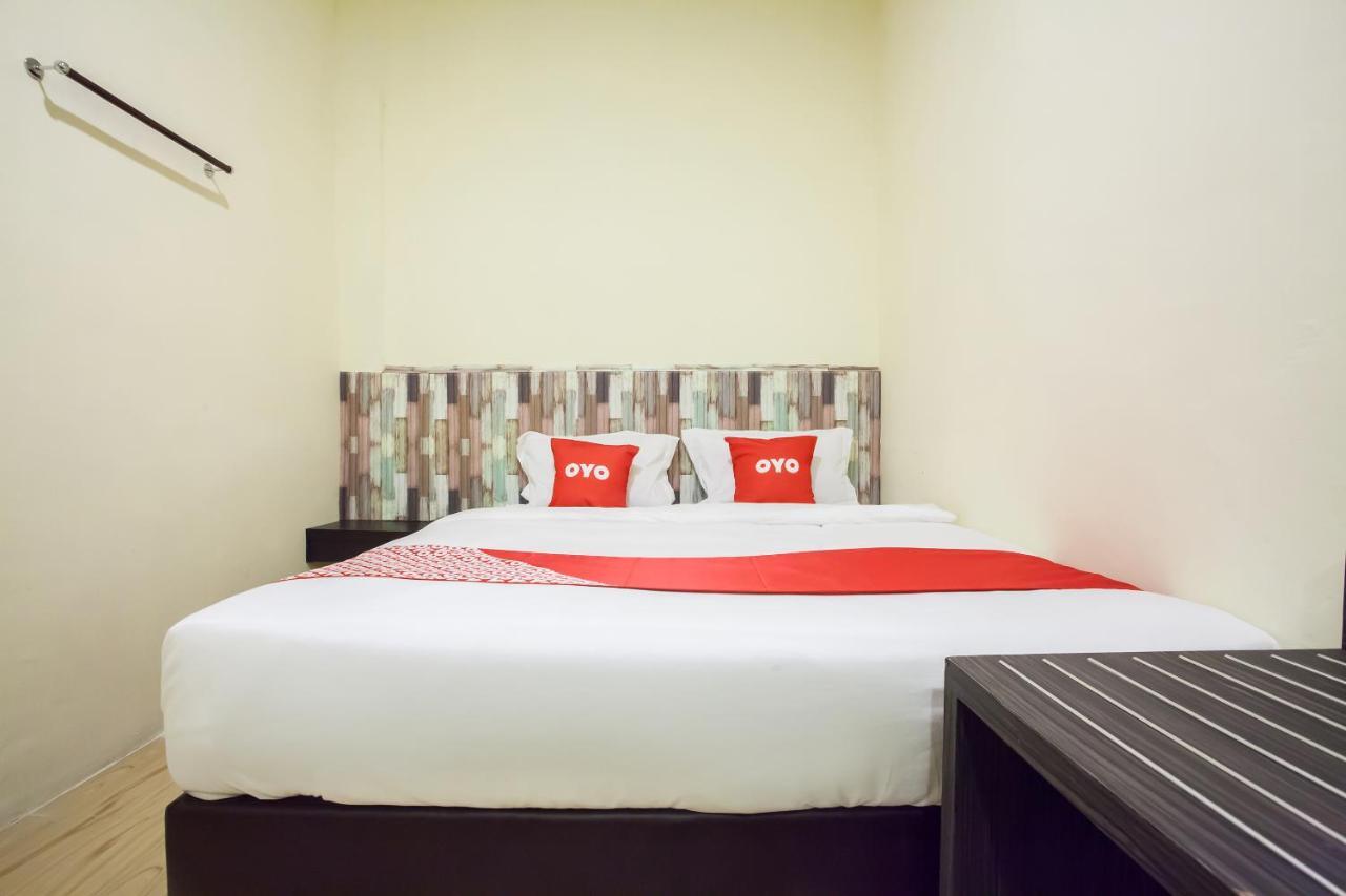 Oyo 2361 Hotel Winston Glugur Exteriör bild